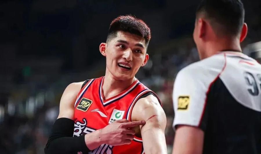 问鼎娱乐官网-离谱！纽约尼克斯再遭质疑备战欧篮联赛后金州勇士调整名单以备法甲，今晨广东宏远刷新队史纪录的简单介绍
